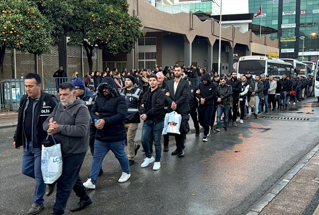 Mersin'de "Zincir" operasyonu:  114 şüpheli adliyeye sevk edildi - Resim: 2