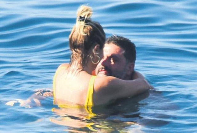 Şafak Mahmutyazıcıoğlu kimdir yaşı kaç boşandığı eşi kimdir? - Resim: 0