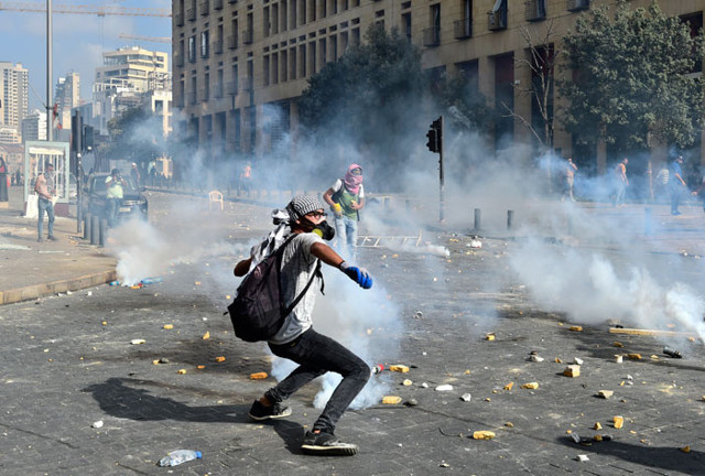 Lübnan'daki gösteriler sonrası istifa! Enformasyon Bakanı Menal Abdussamed istifa etti - Resim: 0
