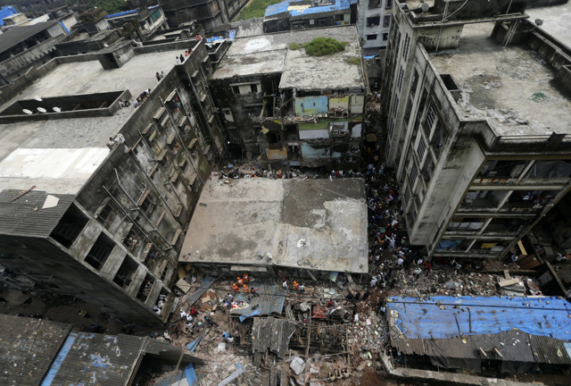 Hindistan'da bina çöktü 13 ölü 11 yaralı - Resim: 1