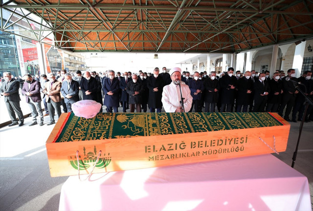 Erdoğan Rize programı yarıda keserek Hafız Abdullah Nazırlı'nın cenazesine katıldı - Resim: 1