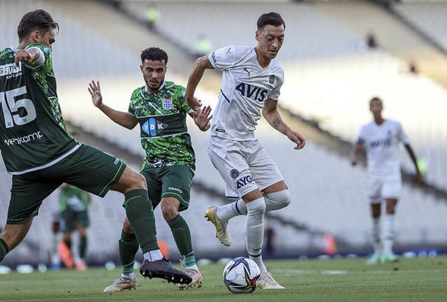 Vitor Pereira, Ozan Tufan ve Mesut Özil'den memnun değil - Resim: 1