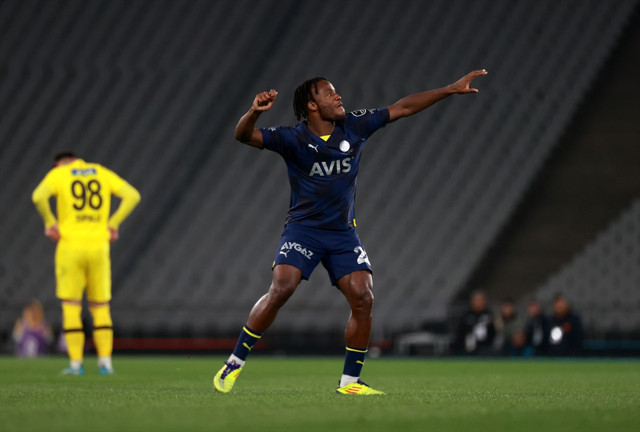 Fenerbahçe, İstanbulspor'a gol olup yağdı! Kanarya seriye bağladı - Resim: 2