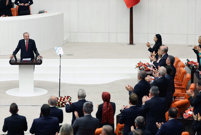 Meclis'te yeni dönem başladı! Cumhurbaşkanı Erdoğan'dan yeni anayasa mesajı: Yasakçı değil özgürlükçü olmalı - Resim: 1