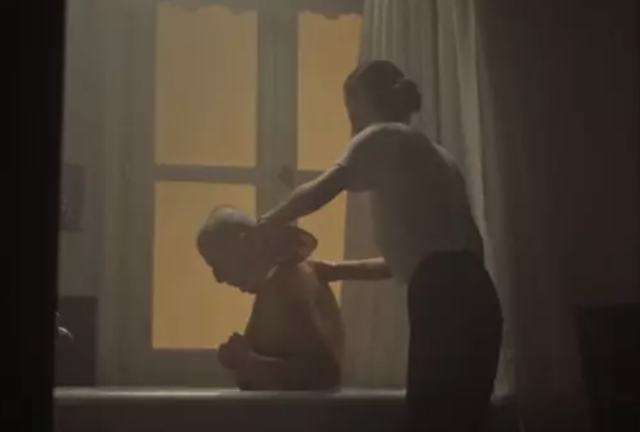 Karadut dizisinde olay sahne! Baba kızına erkekle öpüştü diye toprak yedirdi - Resim: 0