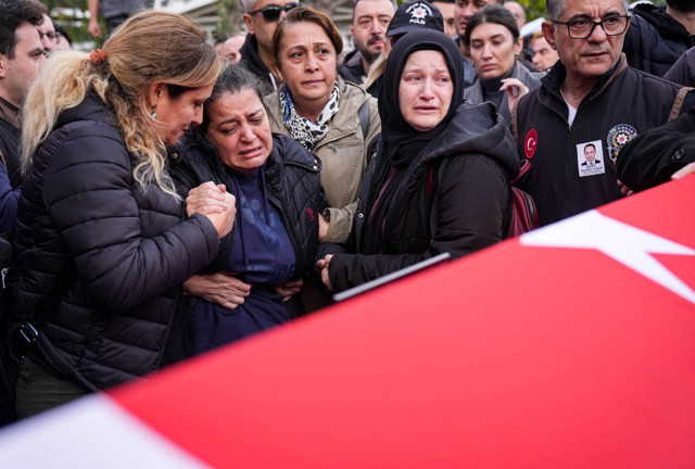 Şehit polis memuru Mehmet Tozun, İzmir'de son yolculuğuna uğurlandı - Resim: 1