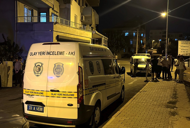 Bağırış seslerini duyanlar ihbar etti! 5 yaşındaki oğlunun boğazını kesti - Resim: 1