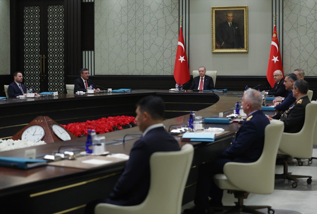 Yüksek Askeri Şura toplandı! Cumhurbaşkanı Erdoğan'dan toplantı öncesi Anıtkabir'e ziyaret - Resim: 2