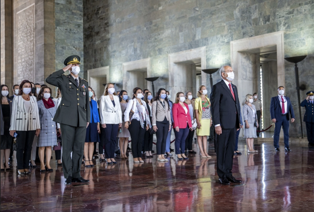 CHP lideri Kemal Kılıçdaroğlu kurultay sonrası Anıtkabir'e gitti - Resim: 3