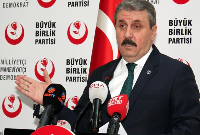 Destici'den Yunanistan'a sert tepki: Devlet mi yoksa meczup mu şaşırıyoruz - Resim: 0