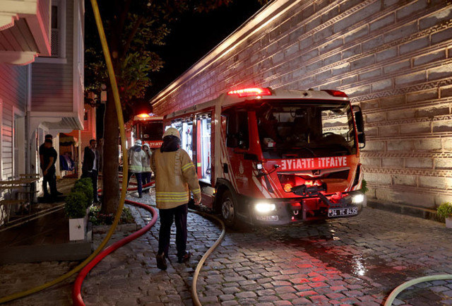 Topkapı Sarayı'nın içindeki restoranda yangın çıktı Milli Saraylar Başkanlığı'ndan açıklama - Resim: 0