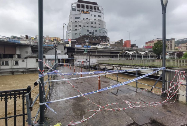 Kritik seviyeye yükseldi! Köprüler trafiğe kapatıldı, dere kenarlarına parklar yasaklandı - Resim: 0