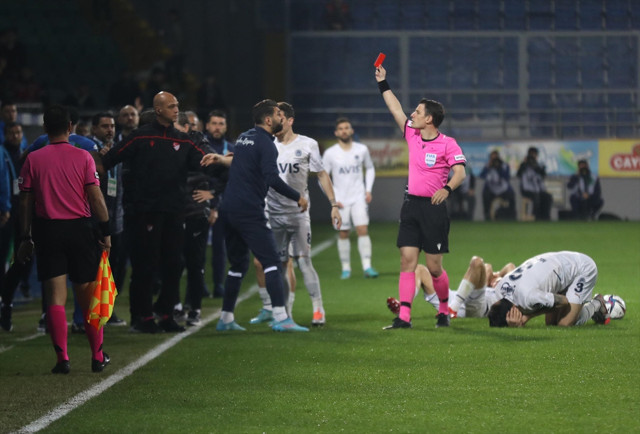 Fenerbahçe deplasmanda 6-0 kazandı! Rizespor'un kümede kalma şansı mucizelere kaldı - Resim: 0