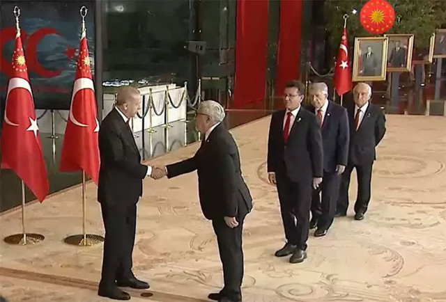 Cumhuriyet'in 100. yılı kutlanıyor! Cumhurbaşkanı Erdoğan Anıtkabir'in ardından tebrikleri kabul etti - Resim: 2