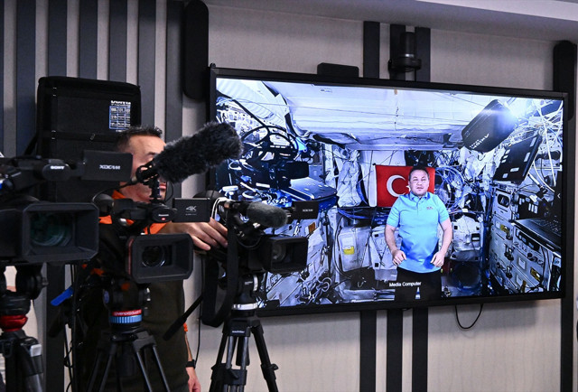 Astronot Alper Gezeravcı, gazetecilerin sorularını yanıtladı - Resim: 2