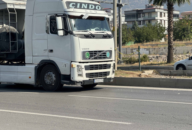 Kahramanmaraş'ta tırın çarptığı yaya hayatını kaybetti - Resim: 0