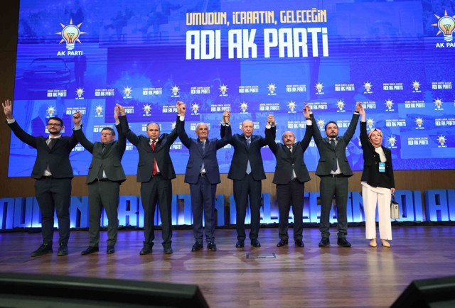 AK Parti'ye katılan belediye başkanları ve milletvekillerinin listesi belli oldu - Resim: 1