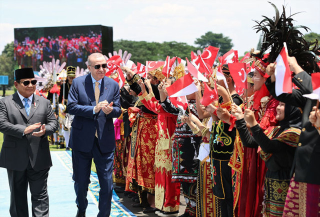 Cumhurbaşkanı Erdoğan Edonezya'da resmi törenle karşılandı - Resim: 0