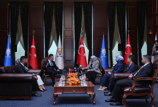AK Parti Genel Merkezi'nde siyasi partiler arası bayramlaşma - Resim: 0