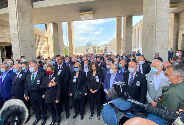 Nevşin Mengü'nün babası Şahin Mengü için cenaze töreni Kemal Kılıçdaroğlu da oradaydı - Resim: 2