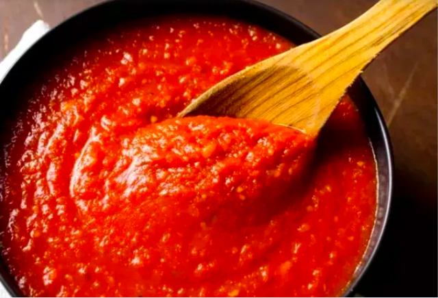 Salçası fazla kaçan yemeğiniz ziyan olmasın hemen bunu deneyin! - Resim: 0