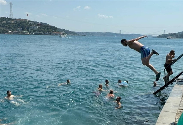 İstanbul'da sıcak hava ve nem etkili oluyor: Vatandaşlar sahillere koştu - Resim: 0
