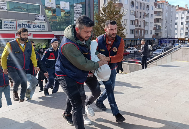 Tekirdağ'da cinsel istismara uğradığı iddia edilen bebeğin, anne ve babası tutuklandı - Resim: 0