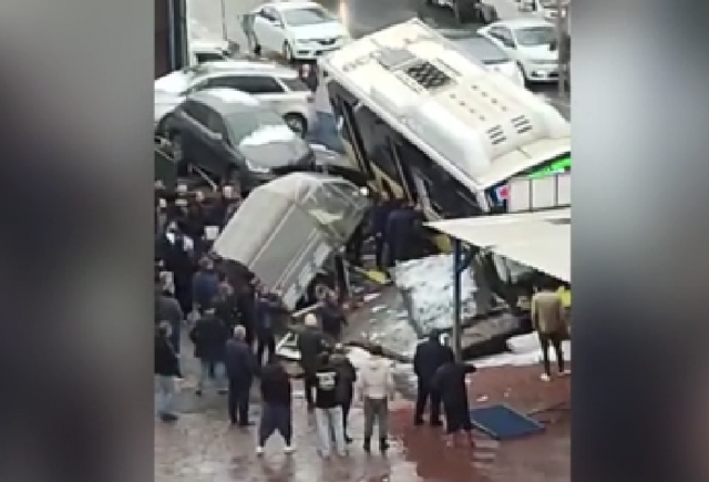 Esenler'de İETT otobüsü otoparka daldı! - Resim: 1