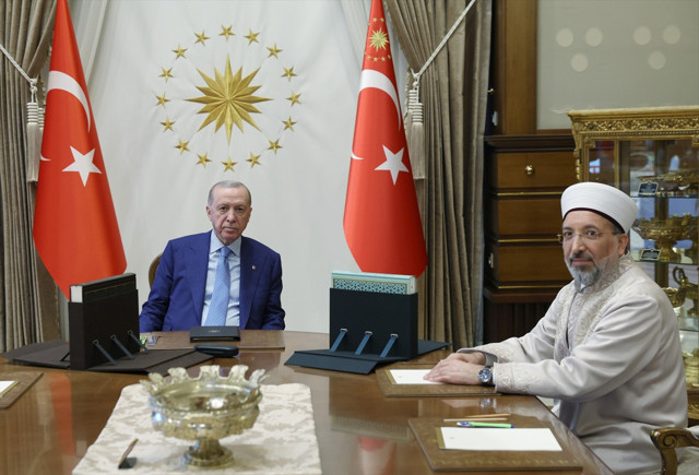 Cumhurbaşkanı Erdoğan, Türkiye Diyanet Vakfına kurban bağışında bulundu - Resim: 0