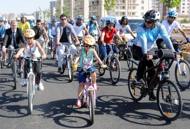 Selahattin Demirtaş bisiklet turunda - Resim: 2