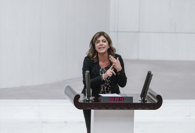 TBMM'de kavga hakaretler havada uçuştu vekiller birbirlerini üzerine yürüdü - Resim: 2