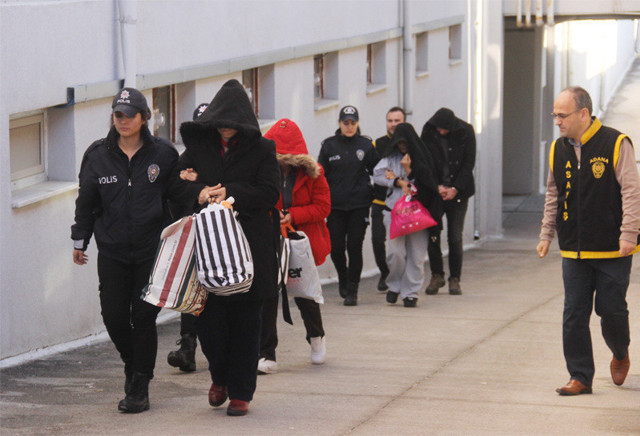 Adana'da şeytanın aklına gelmez Whatsapp'tan otobüsleri takip edip... - Resim: 0