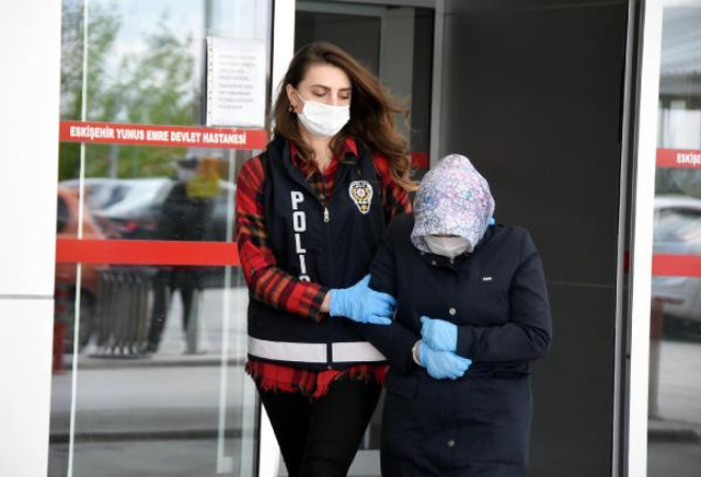 İğrenç anne! Sevgilisine kızının çıplak fotoğraflarını gönderip tecavüz ettirdi - Resim: 0