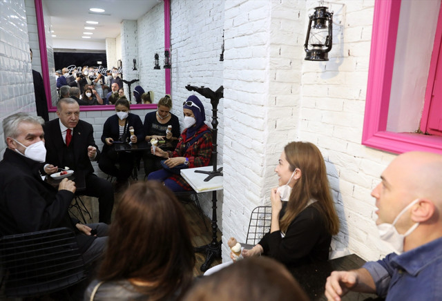 Cumhurbaşkanı Erdoğan, Beylerbeyi'nde dondurmacıya uğradı - Resim: 1