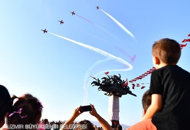İzmir yüzüncü yıl etkinlikleri Tarkan İzmir konseri kaçta nerede 9 Eylül İzmir'in kurtuluşu programı - Resim: 4