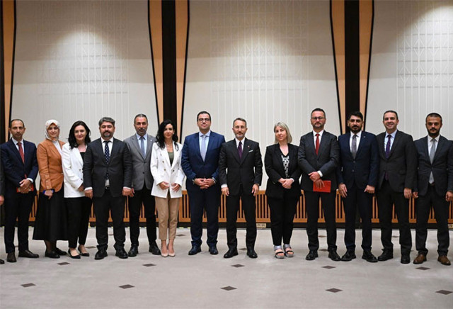 Fahrettin Altun'dan basın müşavirleriyle dezenformasyonla mücadele değerlendirmesi - Resim: 0