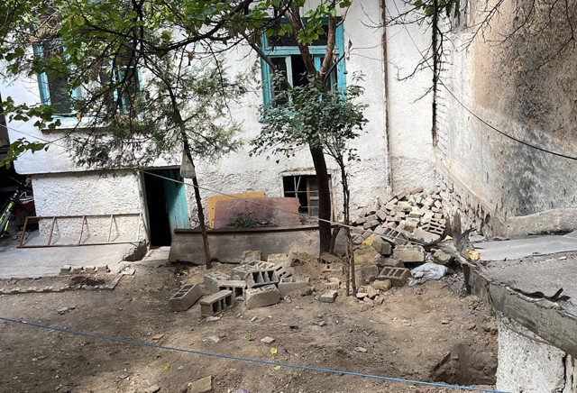 Kan donduran itiraf! Evin bahçesine gömmüşler, yabancı uyruklu 4 kişi gözaltında - Resim: 0