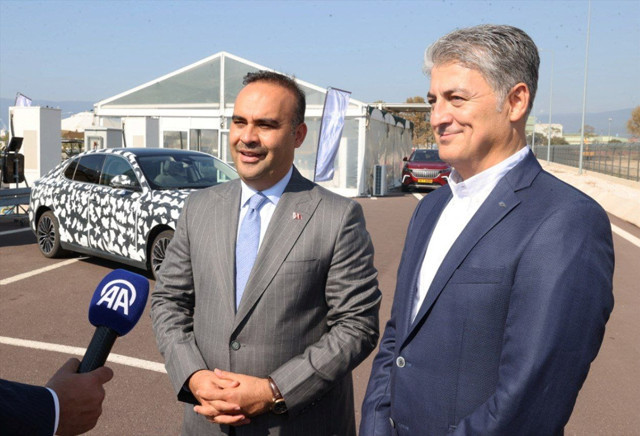 Bakan Kacır, Togg'un yeni modeli T10F'yi test etti! 'Menzil' detayı dikkat çekti - Resim: 1