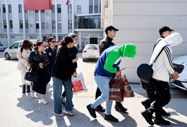 Mersin'de kuyumcudan 120 milyon liralık vurgun! 14 şüpheli gözaltına alındı - Resim: 1