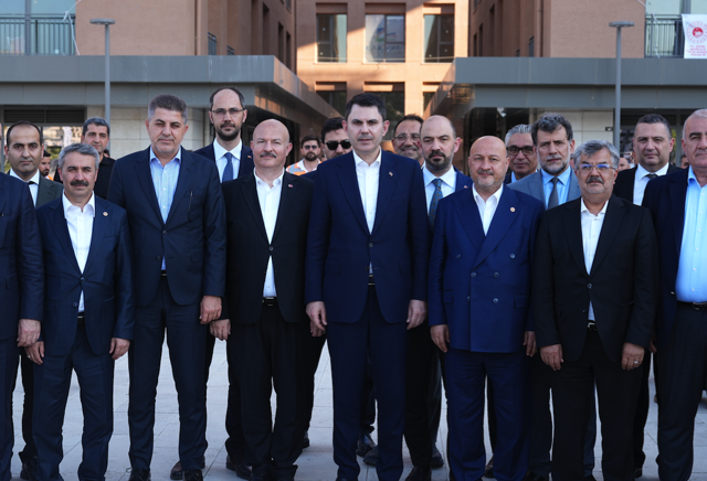 Bakan Kurum’dan depremzede Yusuf ve dedesine ziyaret: “İyi ki dedesi var iyi ki devleti var…” - Resim: 6