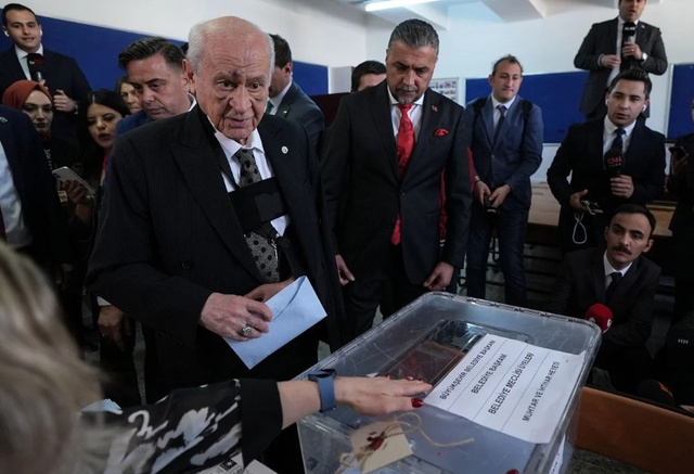 MHP lideri Devlet Bahçeli oyunu kullandı - Resim: 0