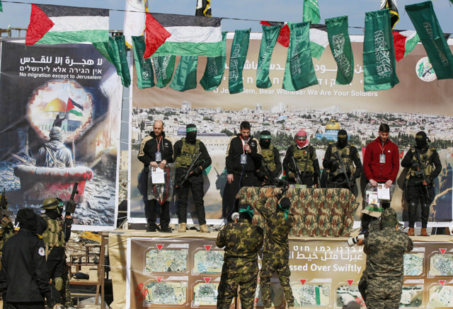 Hamas, esir takasının altıncı turunda Gazze'deki 3 İsrailli esiri Kızılhaç'a teslim etti - Resim: 0