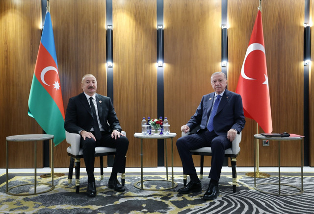 Cumhurbaşkanı Erdoğan, Azerbaycan Cumhurbaşkanı Aliyev ile görüştü - Resim: 0