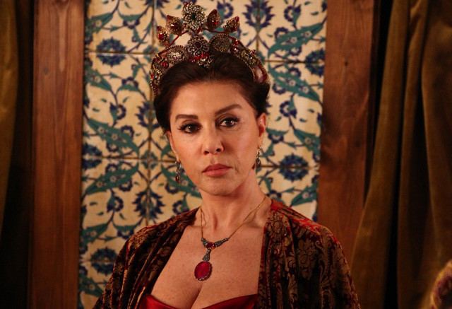 Nebahat Çehre 3 yıl aradan sonra bomba diziyle ekrana dönüyor - Resim: 4