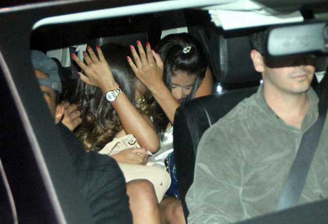 Genelevden çarşaf altında çıktı - Resim: 1