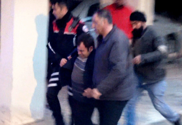 Mersin'de ayrı yaşadığı eşi gönderdiği çiçeği kabul etmeyince intihara kalkıştı - Resim: 0