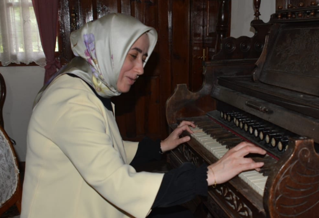 Özlem Zengin kimdir aslen nereli eşi ve çocukları kimdir? - Resim: 1