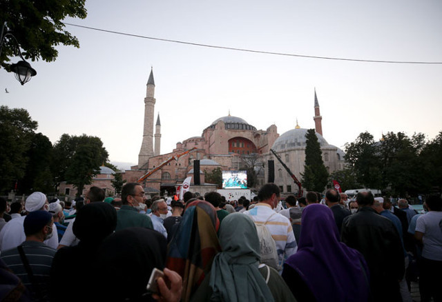 Ayasofya Camii'sinde ikinci sabah namazı da büyük coşkuyla eda edildi - Resim: 0