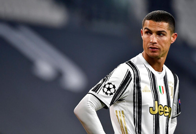 Yüzyılın futbolcusu seçilen Ronaldo'dan itiraf: Yuhalanmayı özledim - Resim: 0