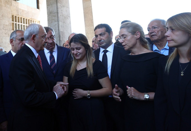 Haluk Pekşen'in kızı Ezgi Pekşen: Babama yanlış teşhis kondu - Resim: 0